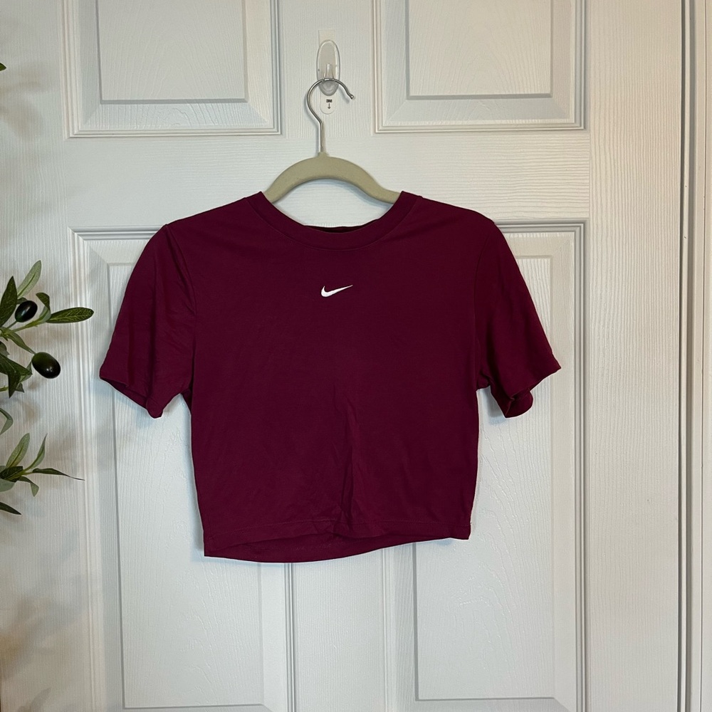 Nike Women's Maroon Crop Top